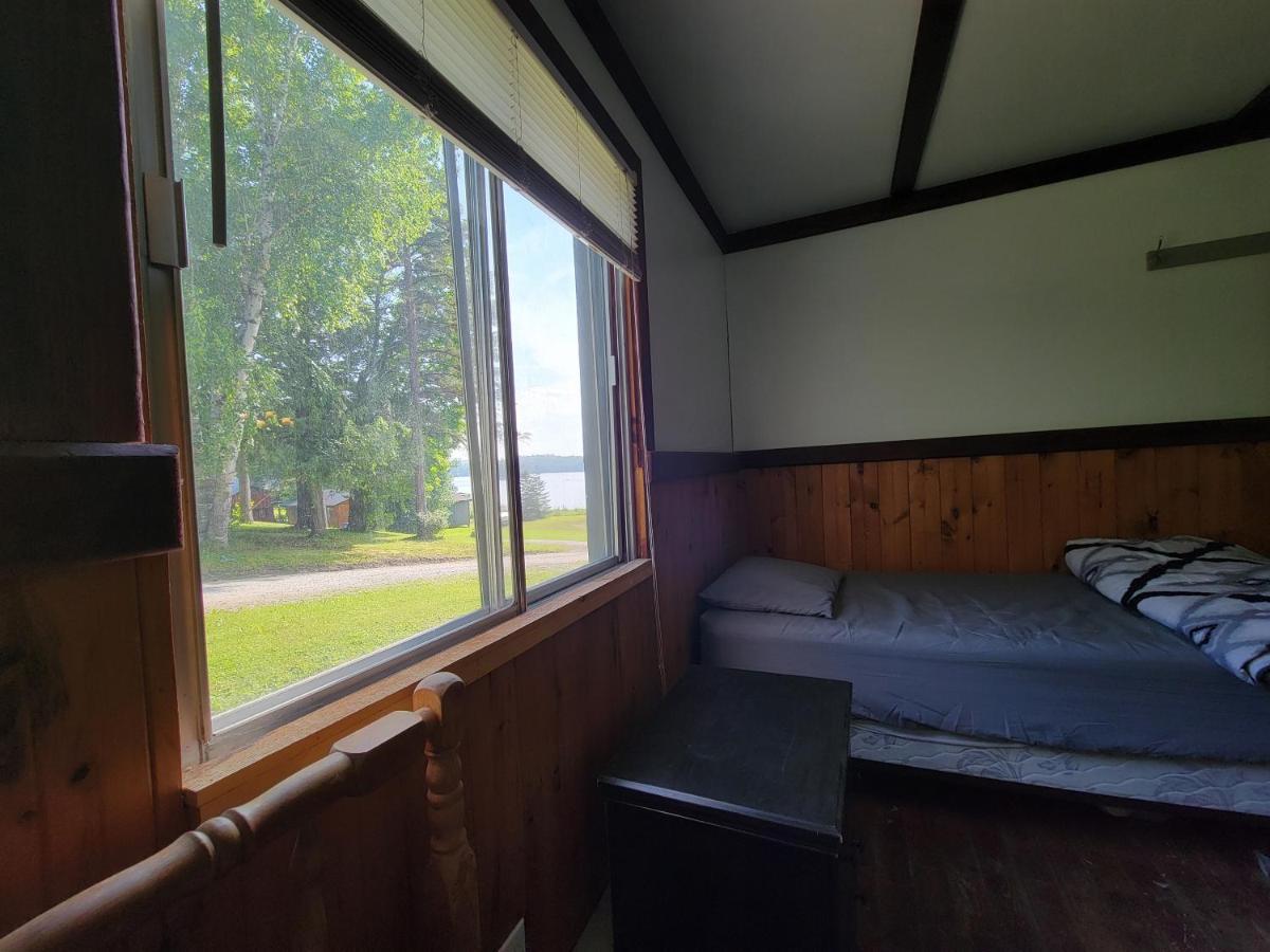 Chalet With Great Lake View Gracefield Exterior photo