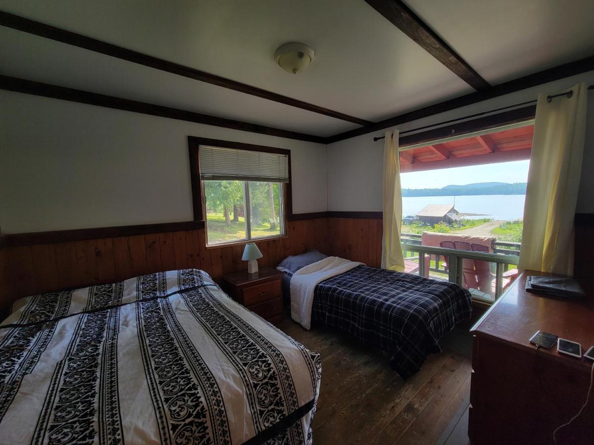 Chalet With Great Lake View Gracefield Exterior photo