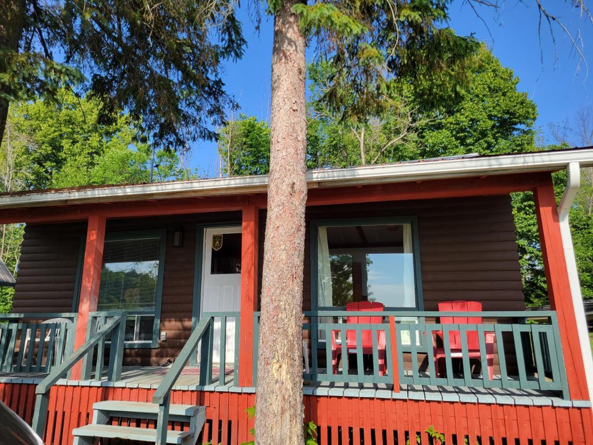 Chalet With Great Lake View Gracefield Exterior photo