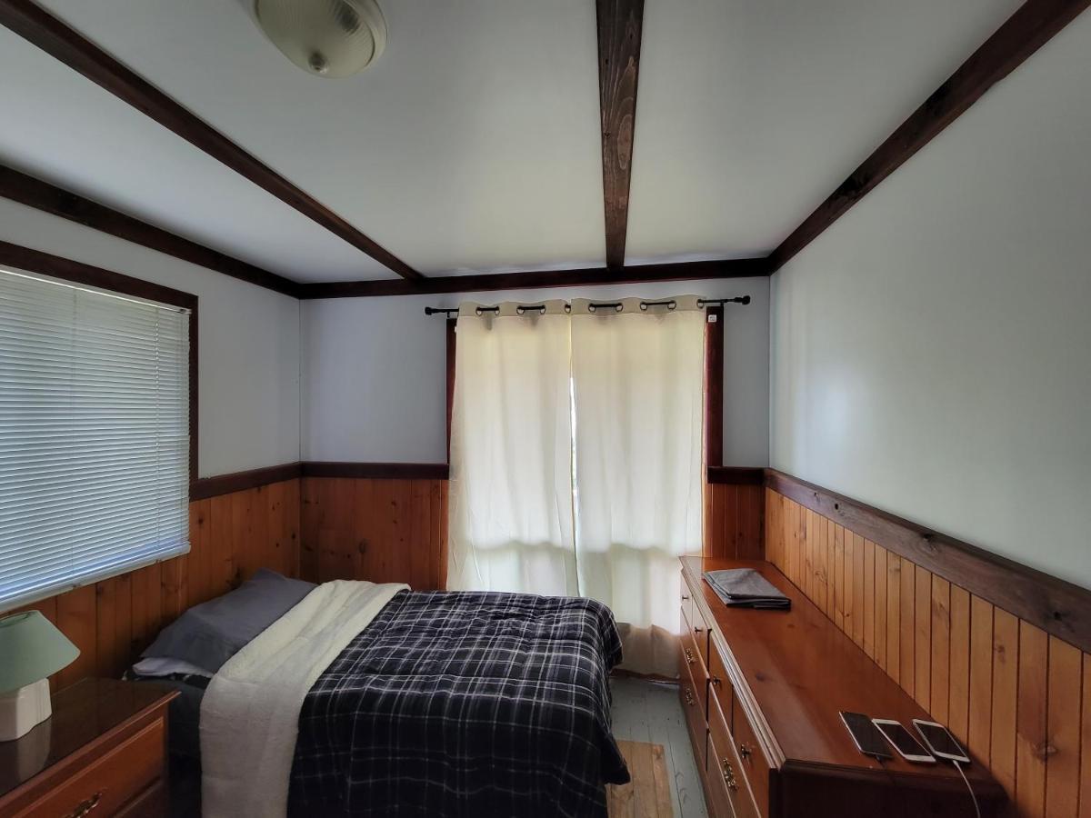 Chalet With Great Lake View Gracefield Exterior photo