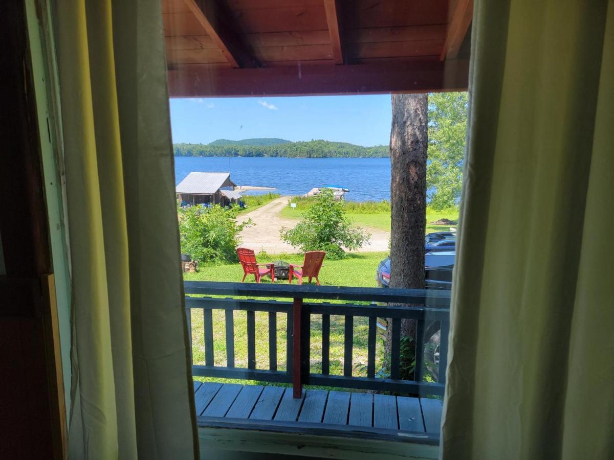 Chalet With Great Lake View Gracefield Exterior photo