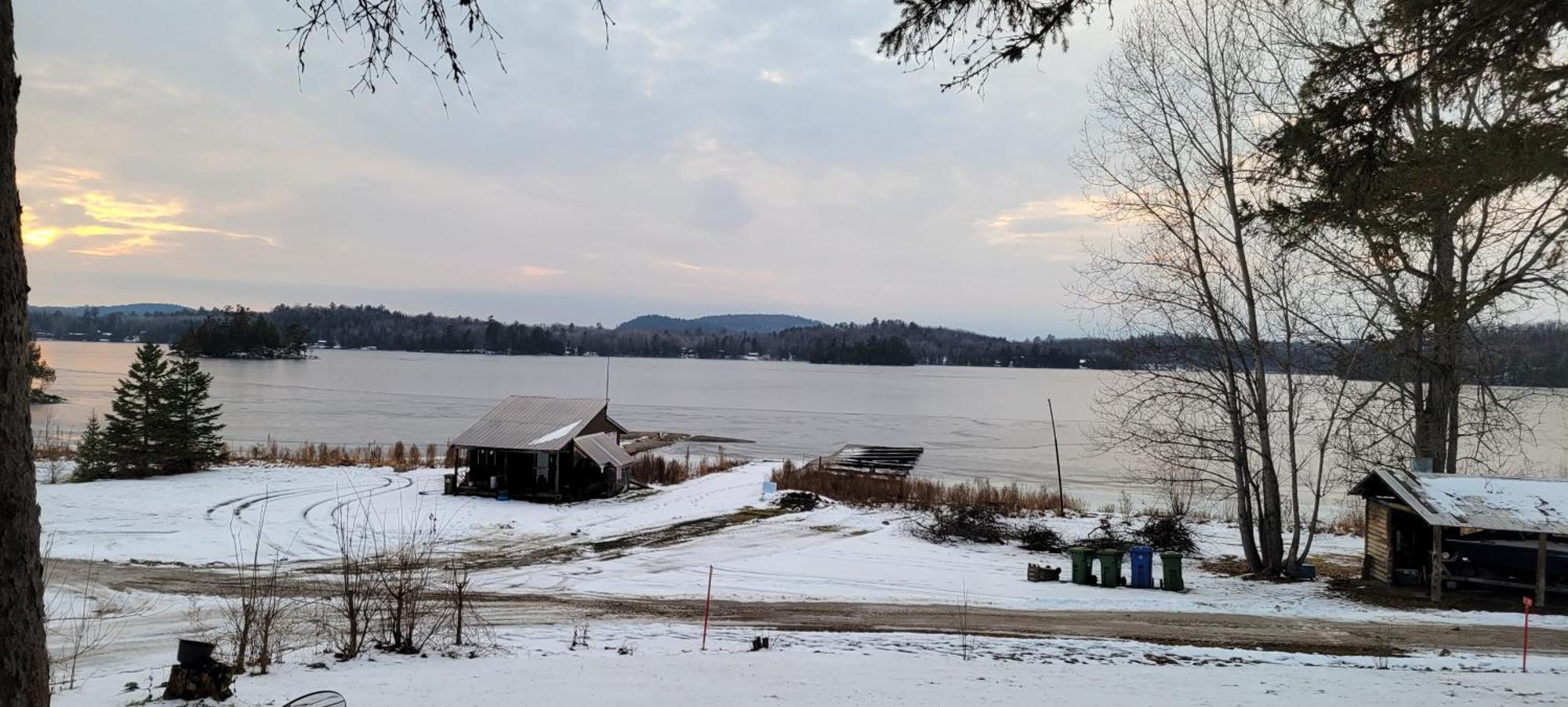 Chalet With Great Lake View Gracefield Exterior photo
